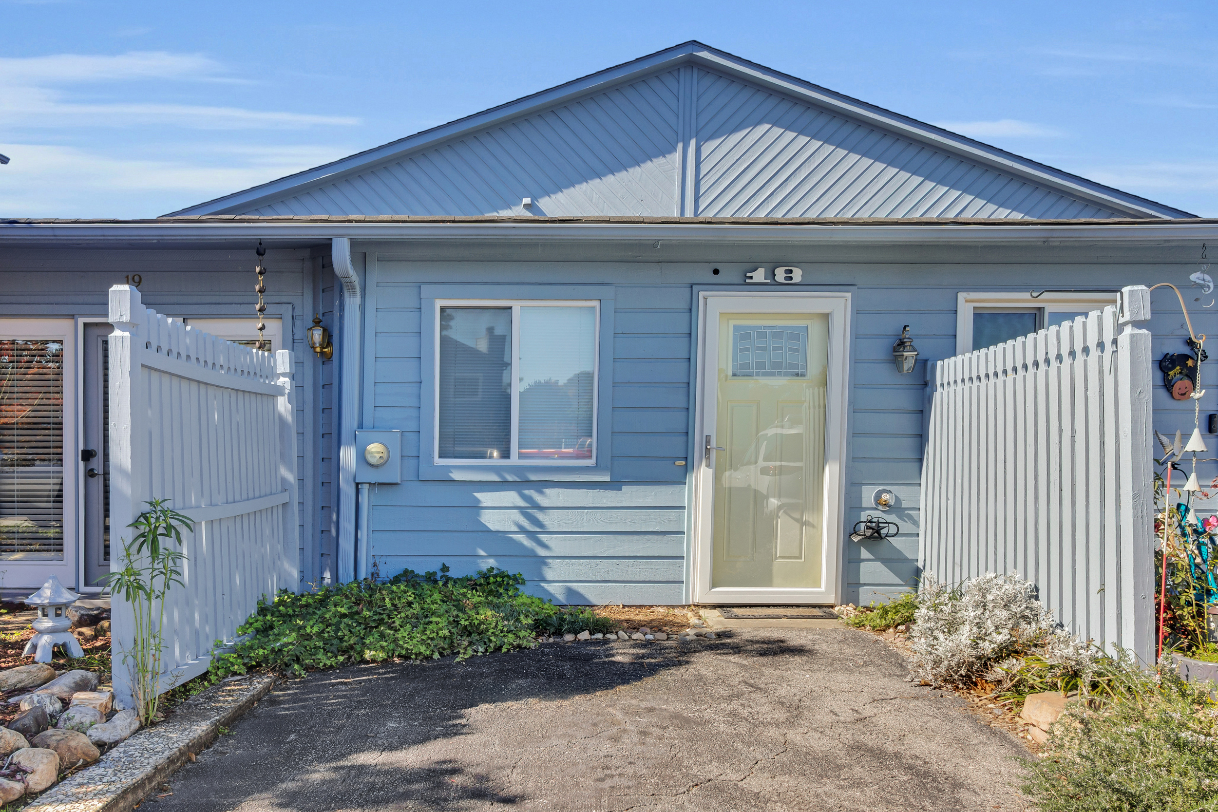 18 Harbour Walk Townhouses - 1