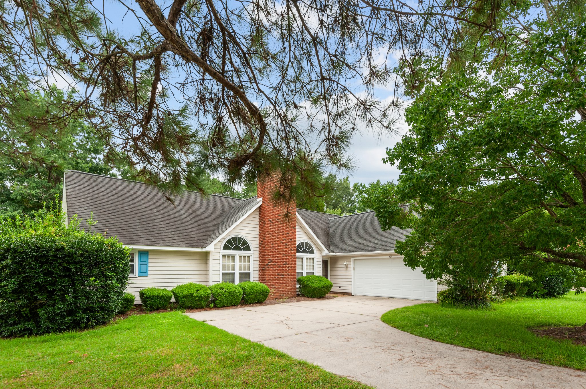 221 Forest Oaks Drive