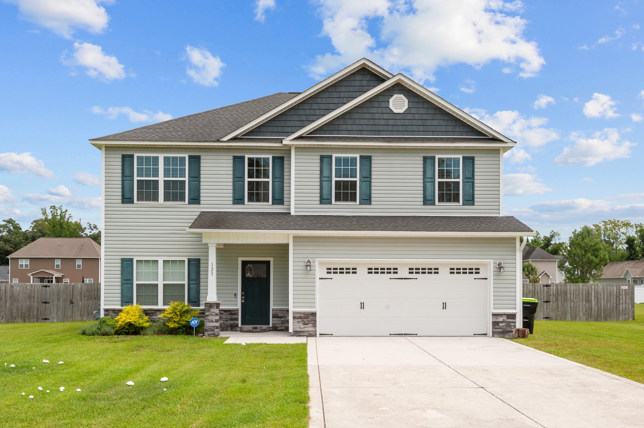 123 Lindenrain Boulevard